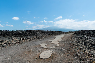 ハワイ島の舗装されていない道路