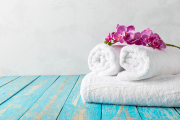 Obraz na płótnie Canvas towels with orchid flower