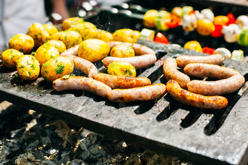 Sausages and potatoes on the fire