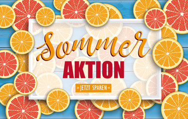 Sommeraktion - Orangen und Grapefruits auf blauen Holzbrettern mit einem weissen Rahnem