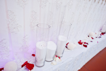 Obraz na płótnie Canvas Fantastic floral decoration with candles made for wedding.
