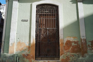 In den Straßen von Havanna, Capitol, Menschen, Hauseingänge - Karibik