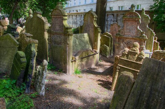 Tumbas en cementerio jud&iacute;o de Praga