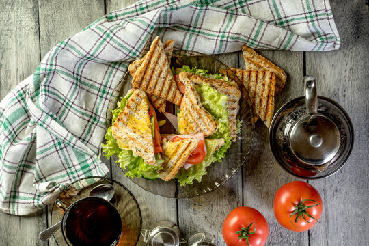 Panini sandwich with ham, tomato and lettuce.