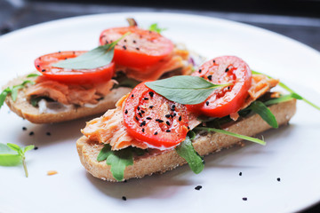 healthy wholegrain salmon sandwich