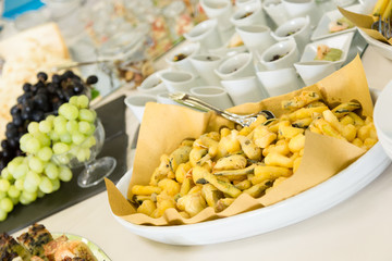 Verdure in pastella su vassoio