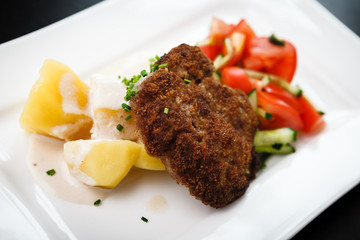 Cutlet with vegetables