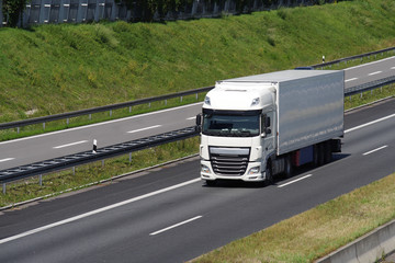 Lastwagen auf der Autobahn