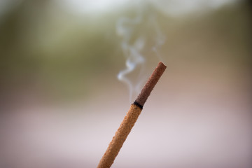 Brenndes Räucherstäbchen