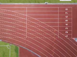 Gordijnen Starting point with running track lane numbers © brostock