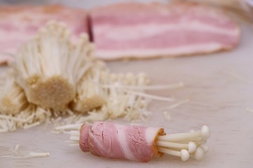 Bacon roll with mushroom