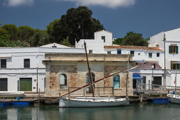 Fototapeta na wymiar Alte Hafenstrukturen in Ciutadella auf Menorca