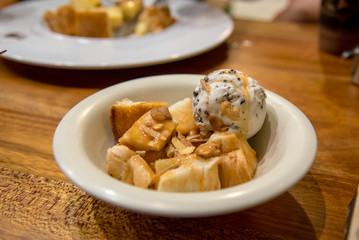 Dessert, Ice cream cookies and Toast