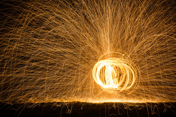 ogień płonąca metalowa wełna © Marcin