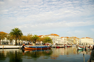 Fototapeta premium Canoas gondolas en Aveiro, Portugal
