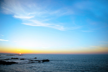 atardecer en la playa de la bahia de Cádiz, Andalucía. España