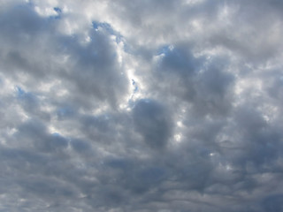 Sky with giants cumulonimbus clouds and sun rays through