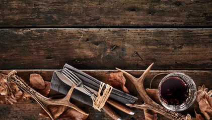 Foto op Canvas Gewei, whisky en bestek rustiek seizoensthema © exclusive-design
