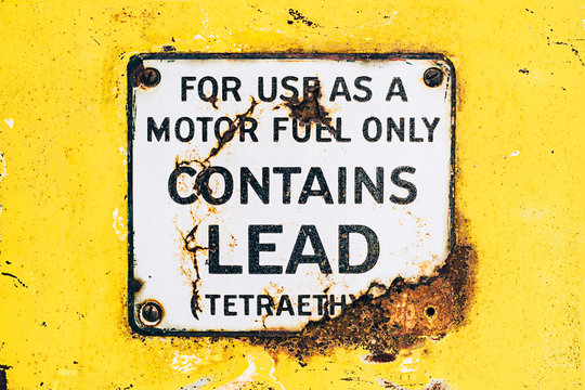 lead warning on gas pump