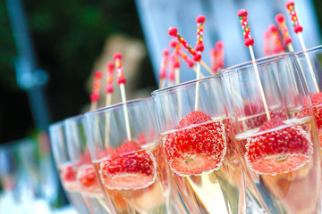 champagne y fresas pamplona
