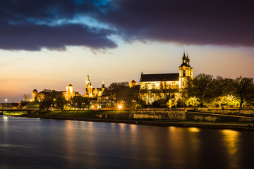 Obraz premium Dusk over the church on the Rock and Vistula river in Cracow, Poland