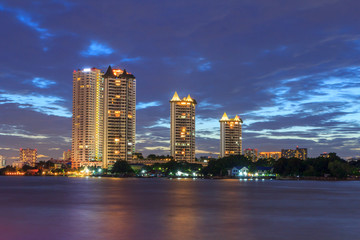 Fototapeta premium high building at the river in sunset time