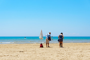 Die ersten Touristen kommen