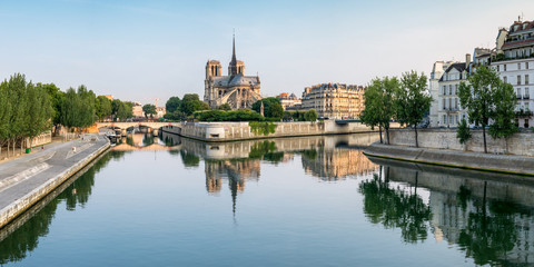 Fototapeta na wymiar Notred Dame und Ile de la Cite in Paris, Frankreich