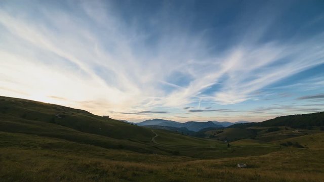 Tramonto in Lessinia con varie tonalit&agrave; di colore