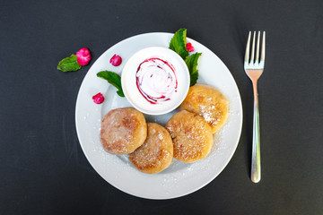 Cheesecakes with mint and sour cream. Yummy dessert