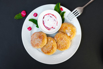 Cheesecakes with mint and sour cream. Yummy dessert