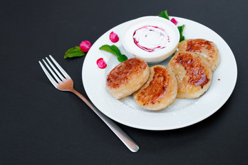 Cheesecakes with mint and sour cream. Yummy dessert
