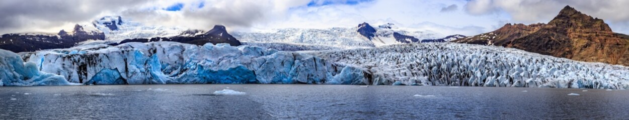 Fototapeta na wymiar Icelandic Glacier Lagoon