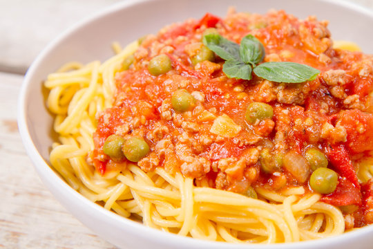 Gluten-free Spaghetti bolognese with pea (corn and rice pasta)