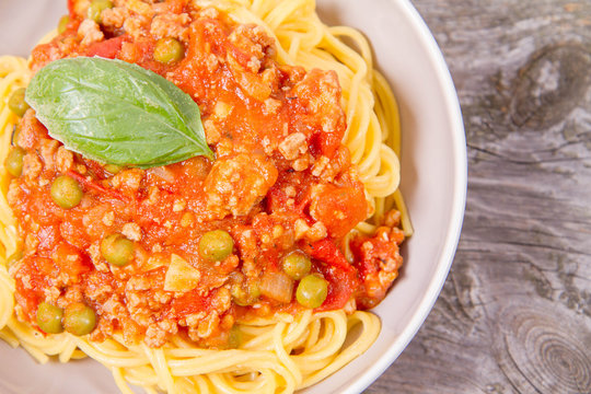 Gluten-free Spaghetti bolognese with pea (corn and rice pasta)