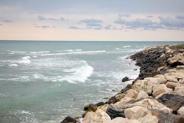 Fototapeta na wymiar Rocky sea shore 