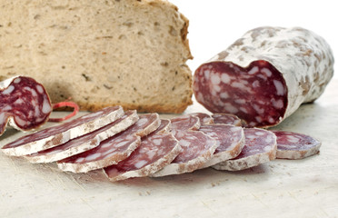 saucisson and bread