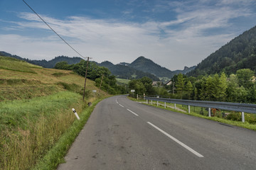 Road near Lesnica village in Pieniny national park © luzkovyvagon.cz