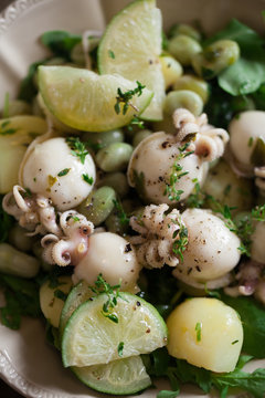 Salad with cuttlefish, rocket salad and beans