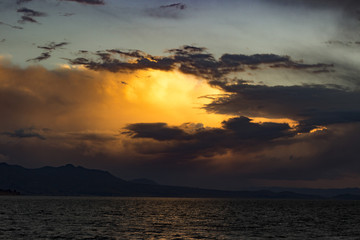 Obraz premium Atardece en el Lago Titicaca