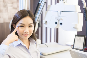 woman smile with optometry