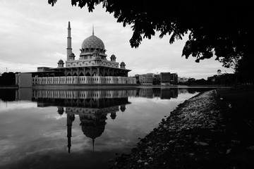 Fototapeta premium Putra mosque, the most famous tourist attraction in Malaysia.