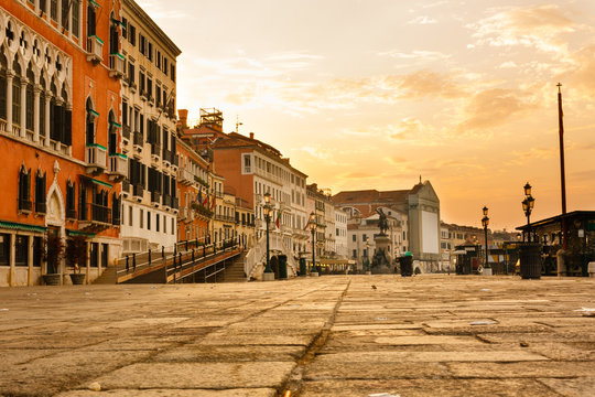 Piazza San Marco at sunrise, Vinice, Italy