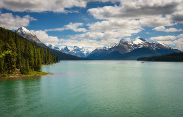 Naklejka premium Maligne Lake in Jasper National Park