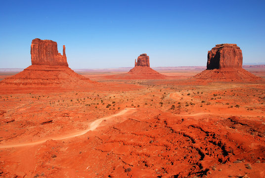 Monument Valley on the border of Utah and Arizona © Alexander