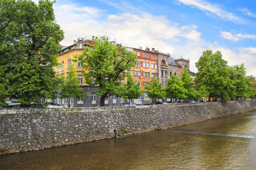 Obraz premium View of the architecture and embankment of the Milyacki River in the historical center of Sarajevo, Bosnia and Herzegovina