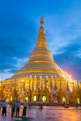 Fototapeta premium Shwedagon Pagoda during sunset in Yangon, Myanmar.