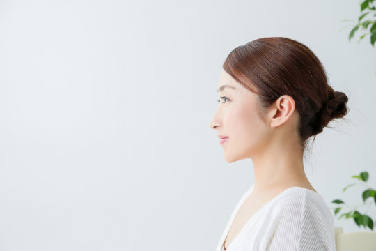 492 629 最適な 女性の横顔 画像 ストック写真 ベクター Adobe Stock