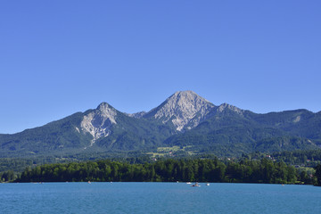 Drobollach in Kärnten mit dem Faaker See und den Mittagskogel in den Karawanken