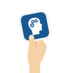 Hand hält Bierdeckel mit Gesicht im Profil mit Zahnrädern